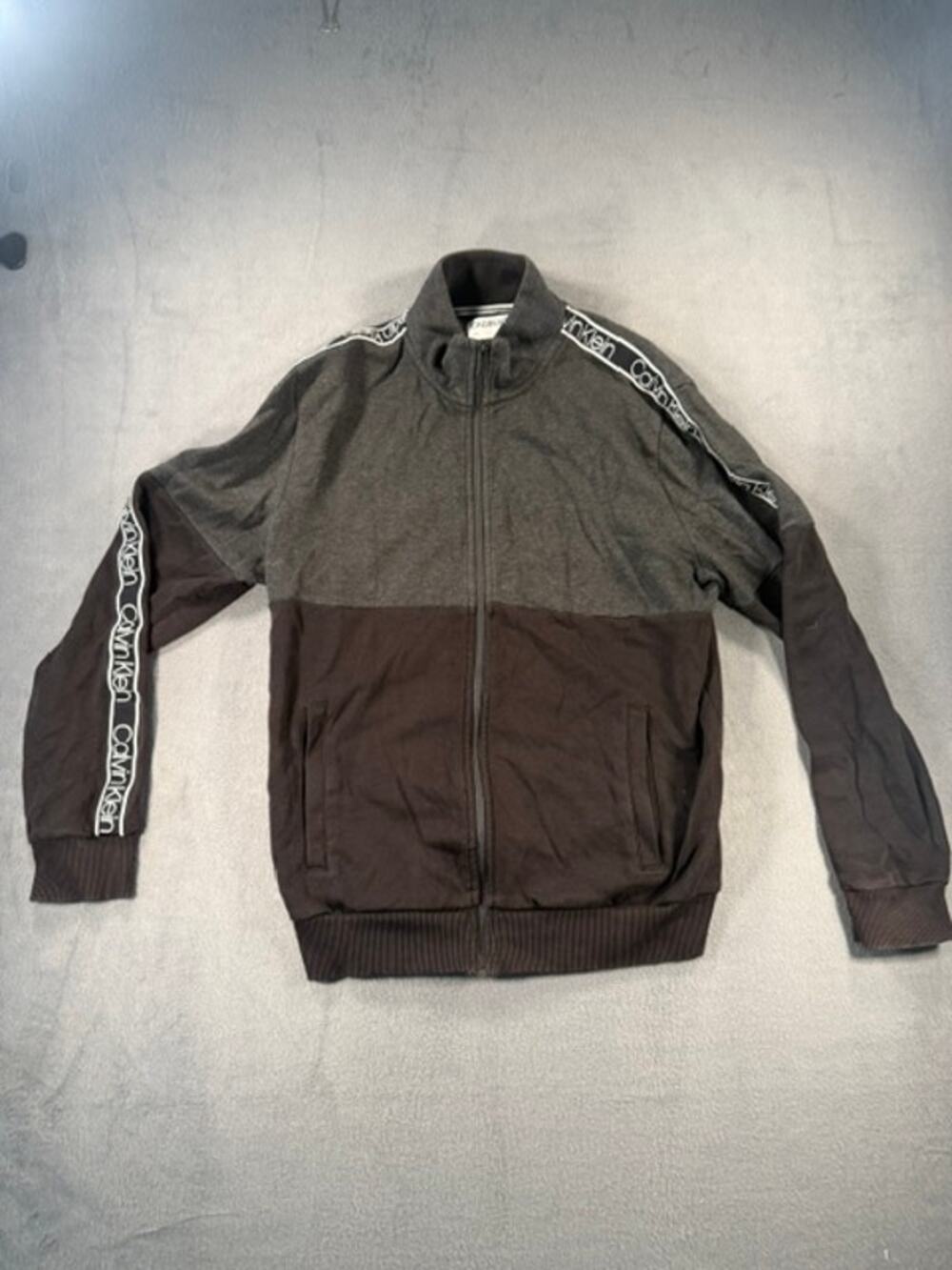 CALVIN KLEIN ZIP-UP JACKET ( SIZE LG )
